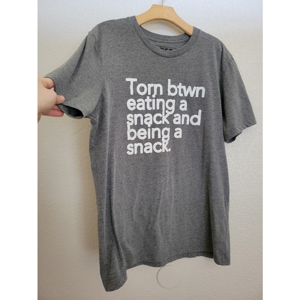 Unisex graphic tee Size Large funny gray color